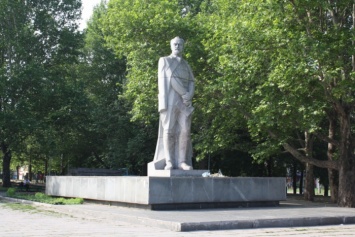 На площади Свободы Дзержинского сменит мемориал героям АТО