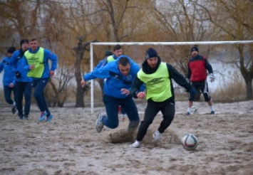 Пляж у них каждый день: МФК «Николаев» готовится ко второй части первенства Украины по футболу