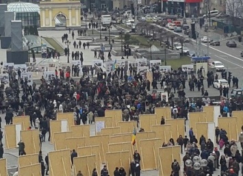 Активисты в Киеве перекрыли движение транспорта по Крещатику