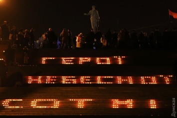 Небесная сотня: в Одессе выложили из свечей огромную надпись в память о героях демократии