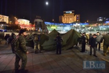Протестующие на Майдане хотят смены власти, военного положения и санкций для активов РФ
