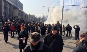 В Запорожье полиция задержала нескольких активистов, митингующих против сноса памятника Ленину, - очевидцы