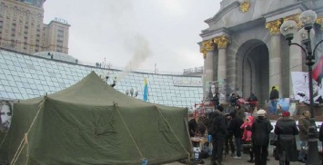 В сети показали потасовку между митингующими и правоохранителями на Майдане (ВИДЕО)