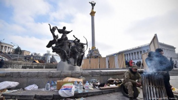 Коммунальные службы убрали палатки активистов на Майдане