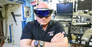 Очки дополненной реальности Microsoft Hololens испытали в космосе