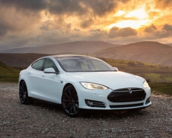 В апреле 2016 на рынке появятся беспроводные зарядки для Tesla Model S