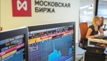 ММВБ: Рынок акций РФ снизился при открытии торгов в среду