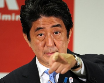 Премьер Японии не менял планов посетить Россию в мае