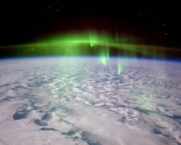 Астронавт Тим Пик опубликовал снимки из МКС «зеленого тумана» Авроры