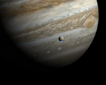 Фотограф случайно снял НЛО рядом с Юпитером