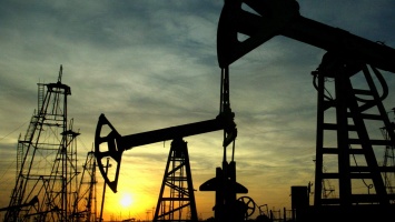 Нефть дешевеет на данных о запасах в США
