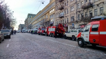 В Киеве на Хмельницкого временно ограничили движение транспорта в связи с обвалом дома