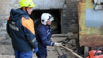 На Хмельницкого из-под завала спасли пять человек