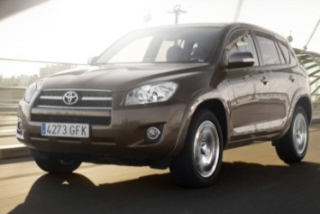 В России отзывают более 140 тысяч кроссоверов Toyota RAV4