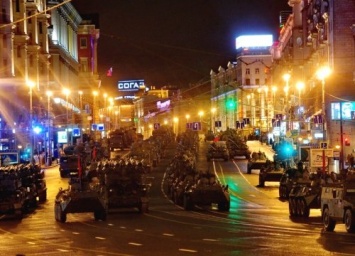 В Москву для репетиции парада победы прибыла колонна военной техники