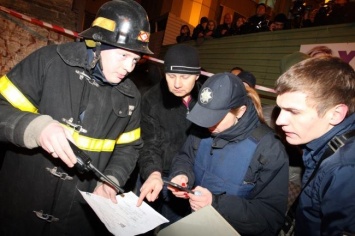На месте обрушения дома по ул. Хмельницкого в Киеве работают более 200 человек
