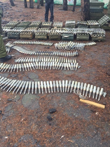 Украинские силовики обнаружили в зоне АТО большой арсенал тяжелого вооружения (ФОТО)