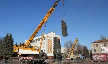 Демонтаж памятников обошелся Днепродзержинску в 190 тыс грн