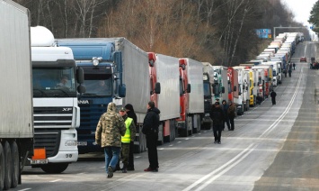 На Закарпатье разблокировали транзит российских фур