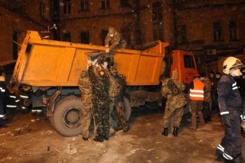 В рухнувшем доме на Хмельницкого разобрали половину завалов, – Кличко