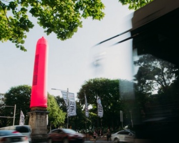 В Сиднее на обелиск в Гайд-парке надели огромный розовый презерватив