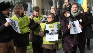 В Париже прошла акция памяти Бориса Немцова