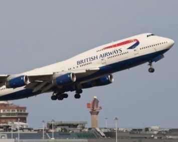 Самолет British Airways совершил вынужденную посадку во Франции