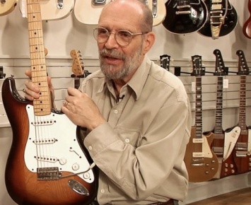 На аукционе в Нью-Йорке 300 раритетных гитар продали за 1,3 млн долларов