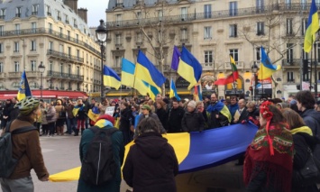 В Европе украинцы вышли на марши против российской агрессии