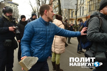 На Украине начнут громить не только российские банки - киевский социолог