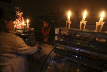 В оккупированном Крыму из-за аварий на линии электропередач несколько городов вновь остались без света