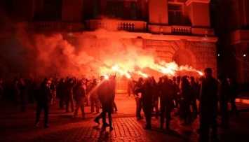 СБУ: С ночным митингом "Азова" разберется полиция