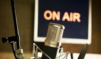 Поддержи бойца: в Украине начало работу первое военное радио "Армия FM"