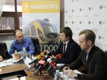 В поездах Интерсити обслуживать пассажиров будут стюарты - В.Ткаченко