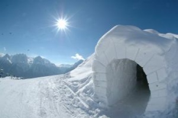 Россия: Первый российский снеготель появился на Камчатке
