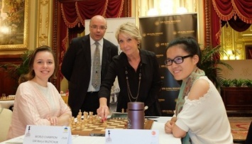 Украинка будет играть белыми - шахматистки бросили жребий во Львове