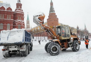 В Москве 15,5 тысяч автомобилей спецтехники вышли на уборку снега