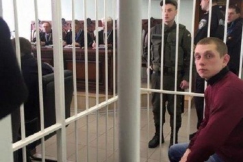 Суд отпустил полицейского Олейника под домашний арест