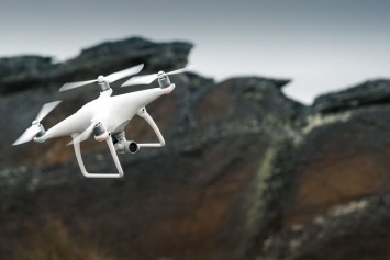 Компания DJI запустила продажи интеллектуального квадрокоптера Phantom 4