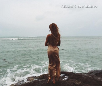 Алена Водонаева загадала желание на берегу моря