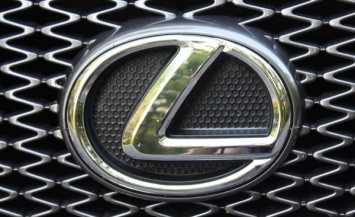 В России на три модели автомобилей компания Lexus снижает цены