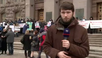 Больше сотни противников незаконных застроек митингуют под КГГА, – корреспондент