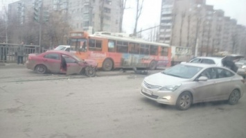 В Воронеже в результате ДТП с троллейбусом пострадал годовалый ребенок