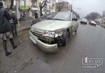 В Кривом Роге на проспекте Гагарина произошло тройное ДТП