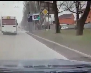 В Таганроге попала на видео гонка между водителями автобусов