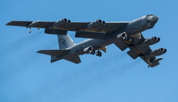 США используют стратегические бомбардировщики B-52 для борьбы против ИГ