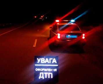 В Житомире легковушка въехала в остановку, погиб 8-летний мальчик