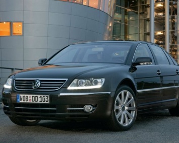 Mercedes и BMW вытеснили седан Volkswagen Phaeton из России