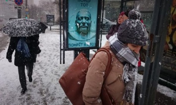 К годовщине смерти Сталина в Москве установили баннер с надписью "Помер тот, помрет и этот"