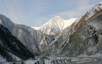 Часть Транскавказской магистрали перекрыта из-за камнепада